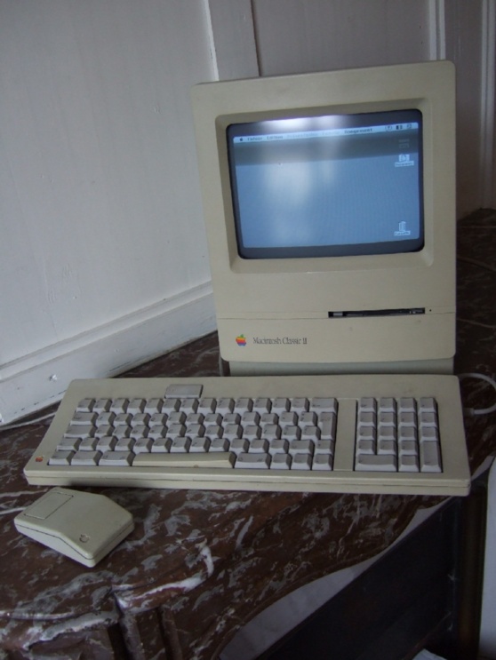 Macintosh Classic II, j'ai craqué, je suis un misérable…