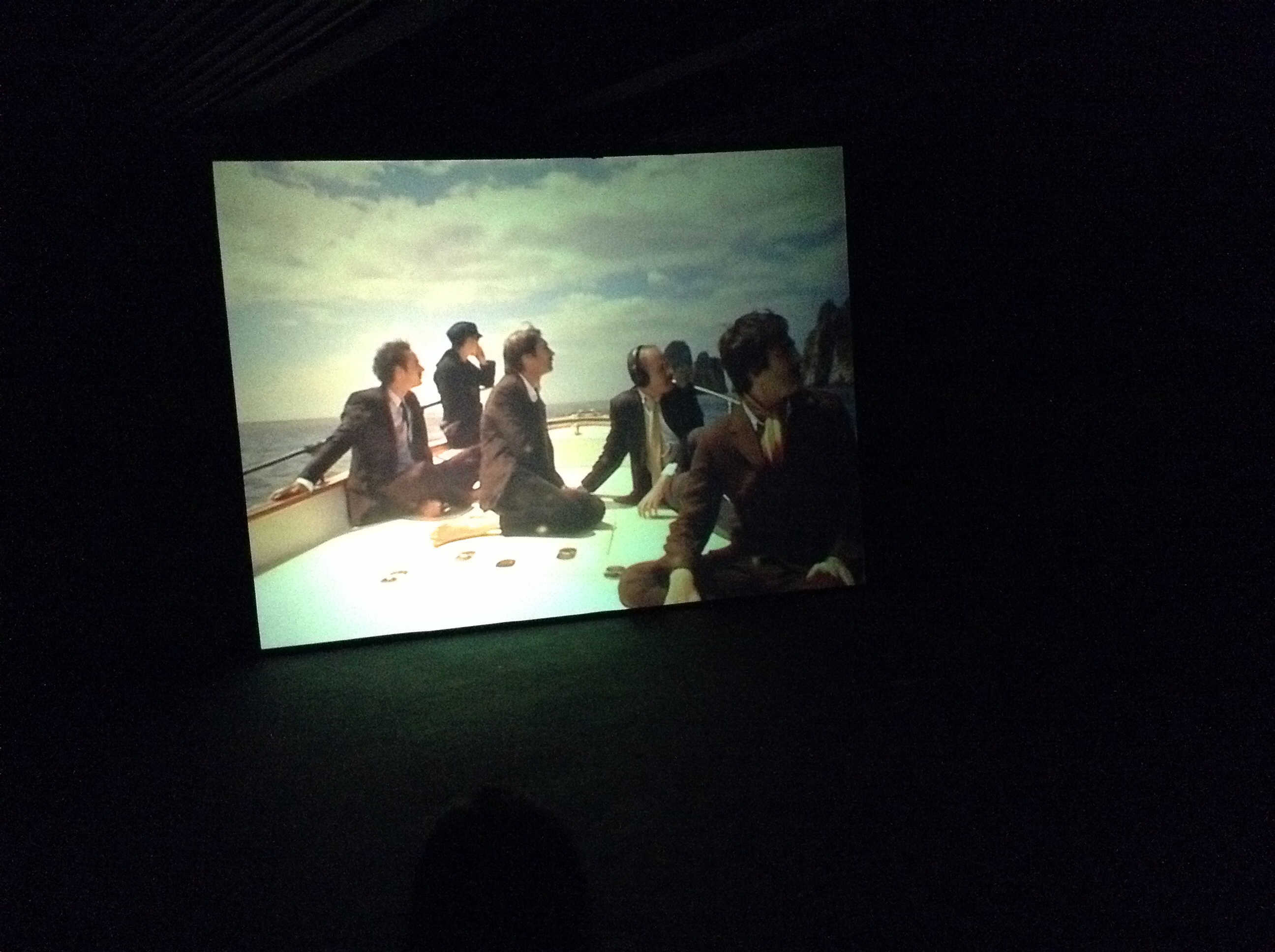 Planète Italie. Le concept (un paquet de types moustachus rêve de partager la vie de Barbara Carlotti) est sympa. Mais j'ai trouvé que les niveaux du son n'étaient pas réglés. Planète Italie. Le concept (un paquet de types moustachus rêve de partager la vie de Barbara Carlotti) est sympa. Mais j'ai trouvé que les niveaux du son n'étaient pas réglés.